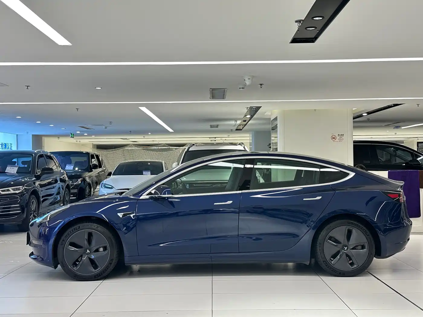 Tesla Model 3 (Import) 2019 2019 Long Range RWD Version