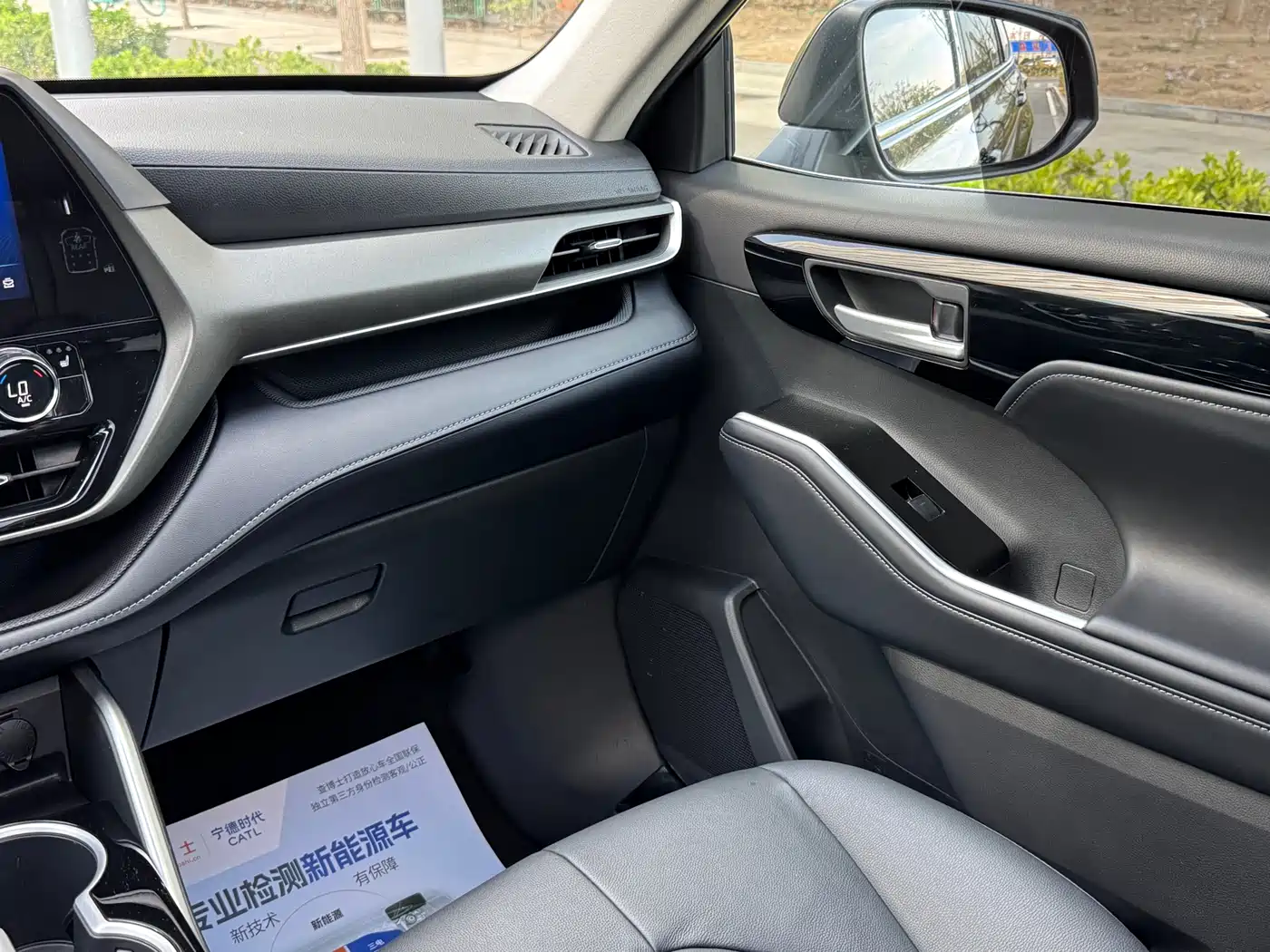 Toyota Highlander 2022 Model Dual Engine 2.5L 4WD Premium Edition 7-Seater фото 11