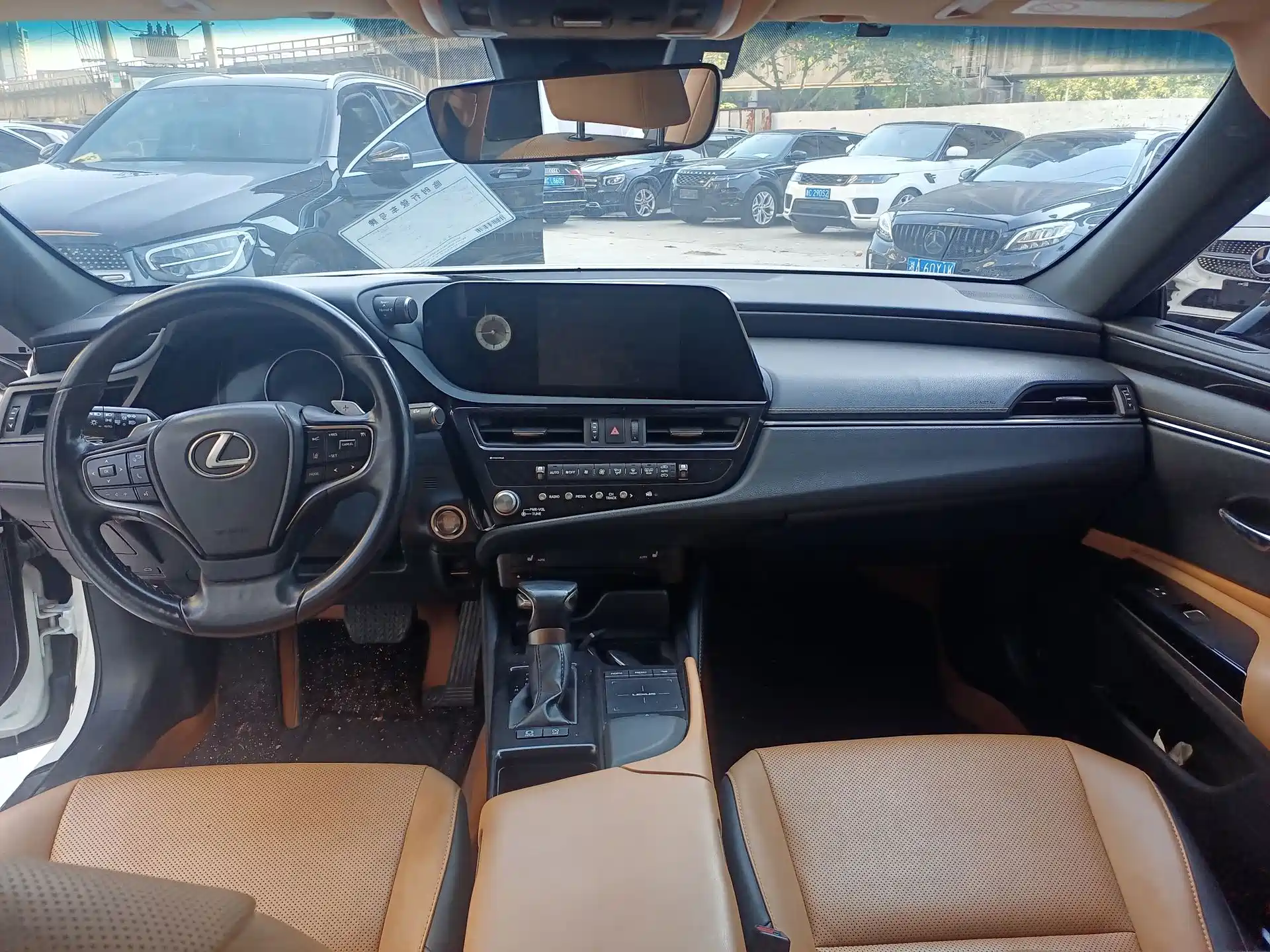 Photo 29 - Lexus ES