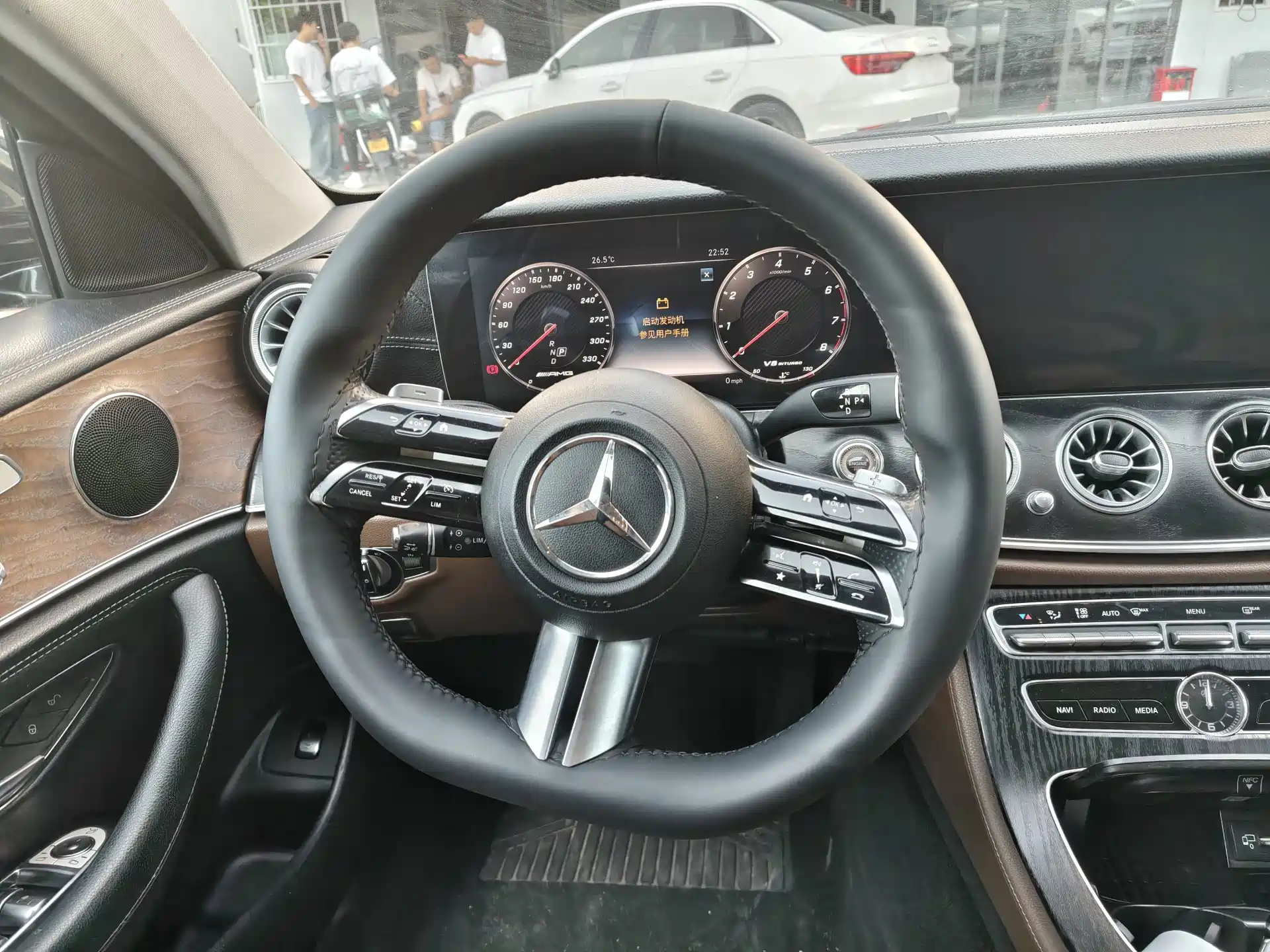 Фото 17 - Mercedes-Benz E-Class