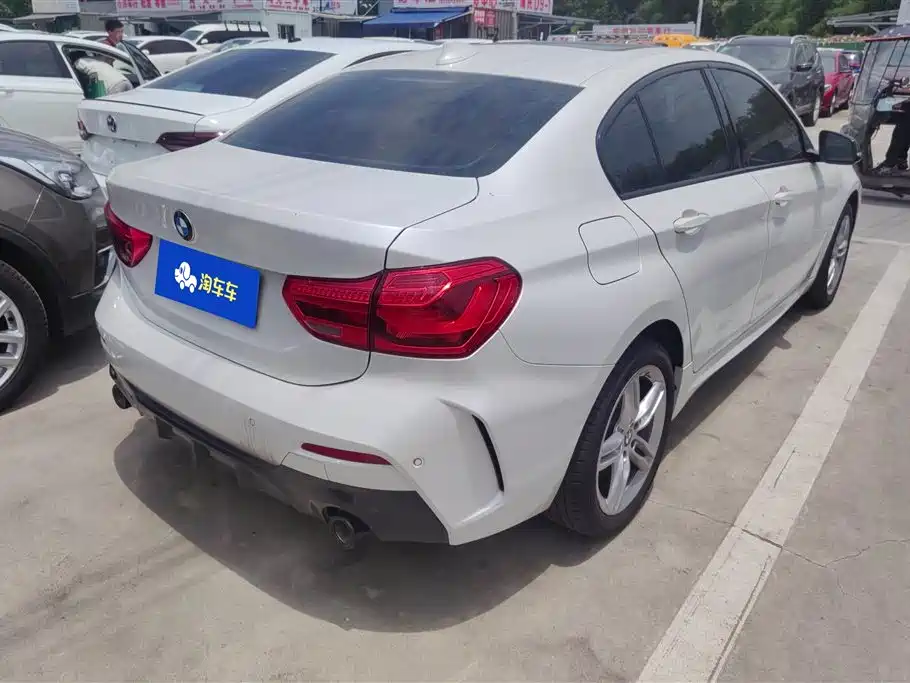 BMW 1 Series 2021 120i M Sport Shadow Edition фото 3