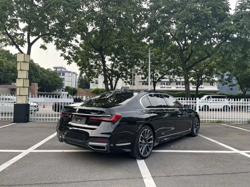 Фото 8 - BMW 7 Series
