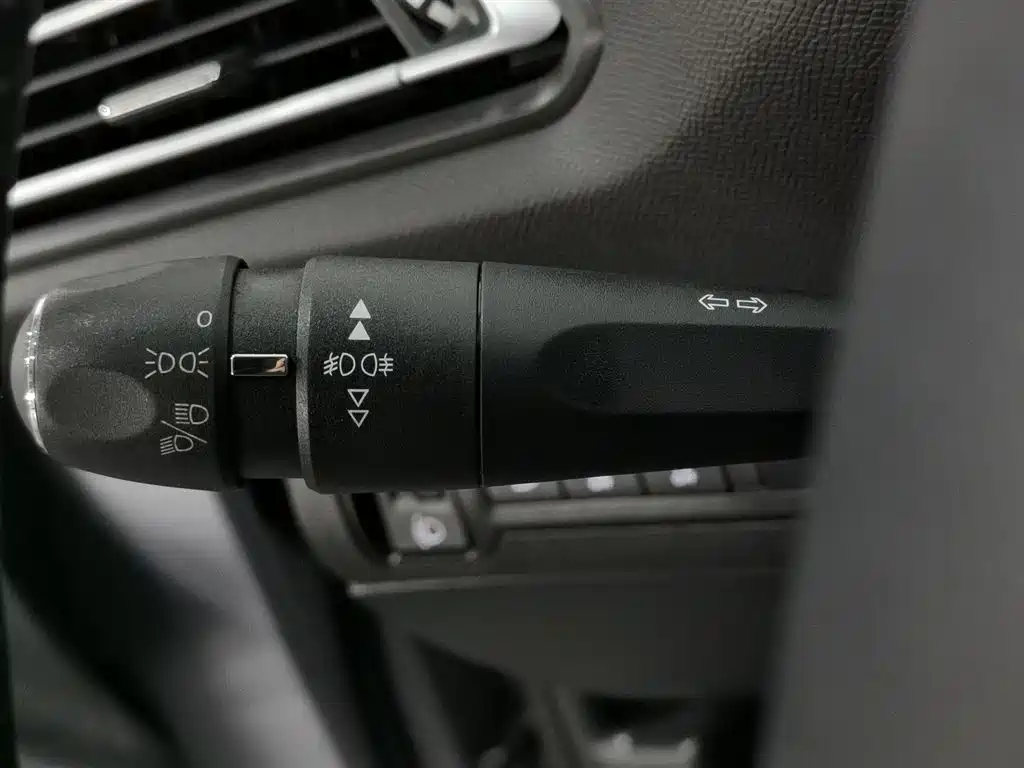 Peugeot 308 2016 230THP Automatic Luxury фото 21