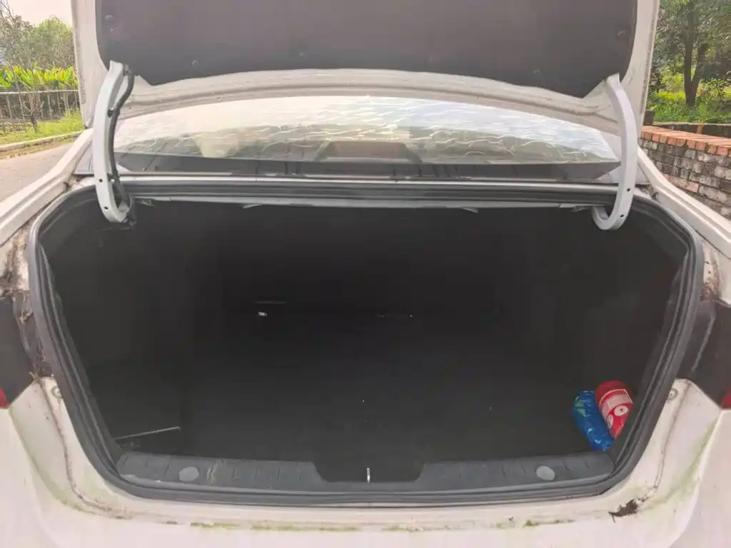 Roewe 350 2017 2015 Model 1.5L Manual Luxury Sunroof Edition