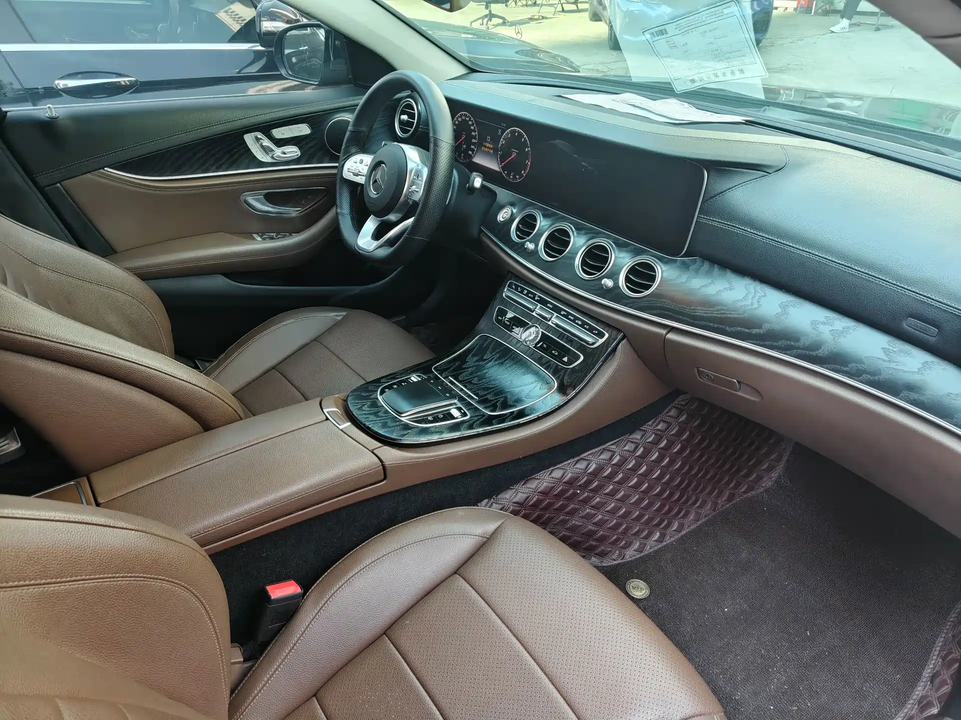 Фото 14 - Mercedes-Benz E-Class