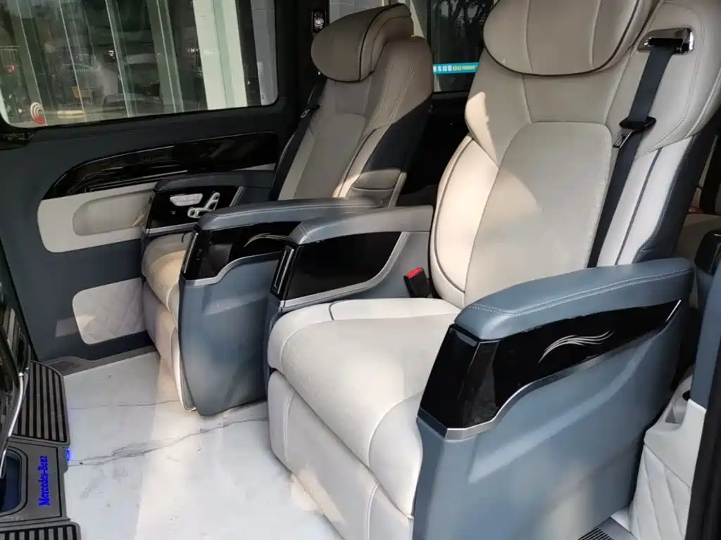 Mercedes-Benz Vito 2023 2.0T Business 7-Seater фото 24