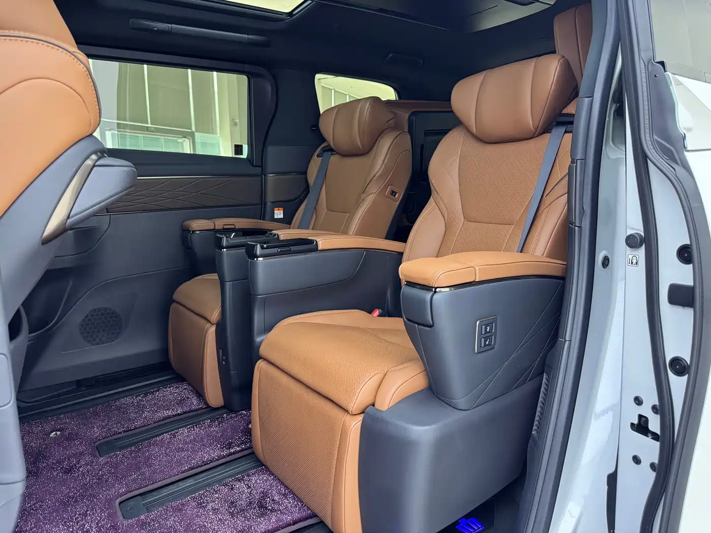 Toyota Vellfire 2024 Crown Hybrid 2.5L Premium Edition фото 5