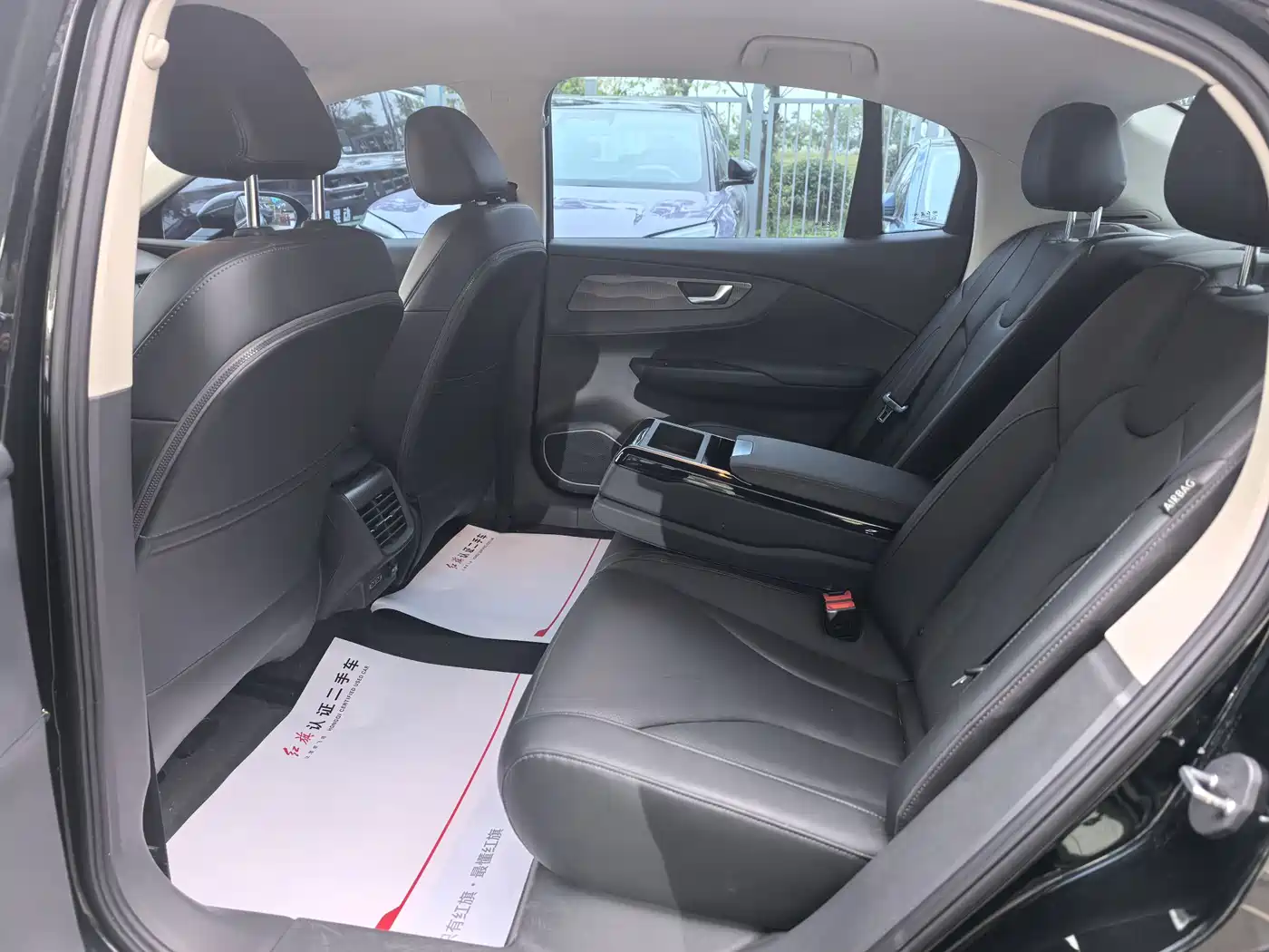 Hongqi E-QM5 2023 Facelift Basic Travel Edition фото 14