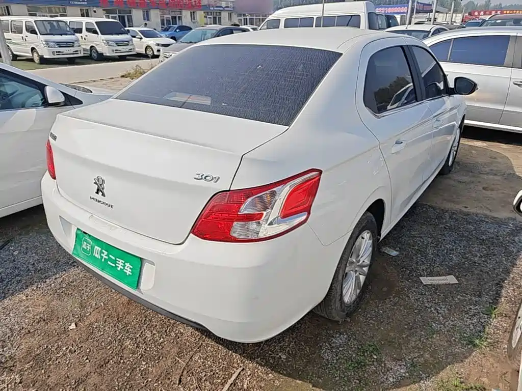 Photo 7 - Peugeot 301