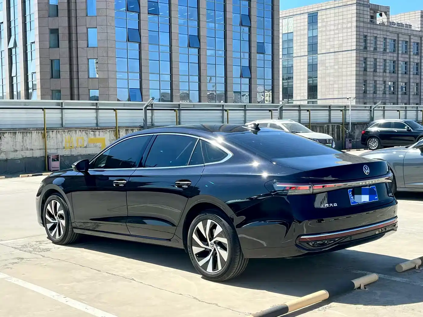 Volkswagen Passat 2025 Pro 380TSI Dragon Glory Edition фото 9