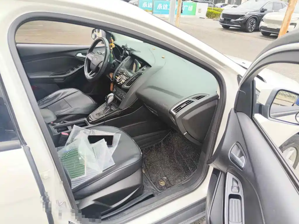 Photo 12 - Ford Focus