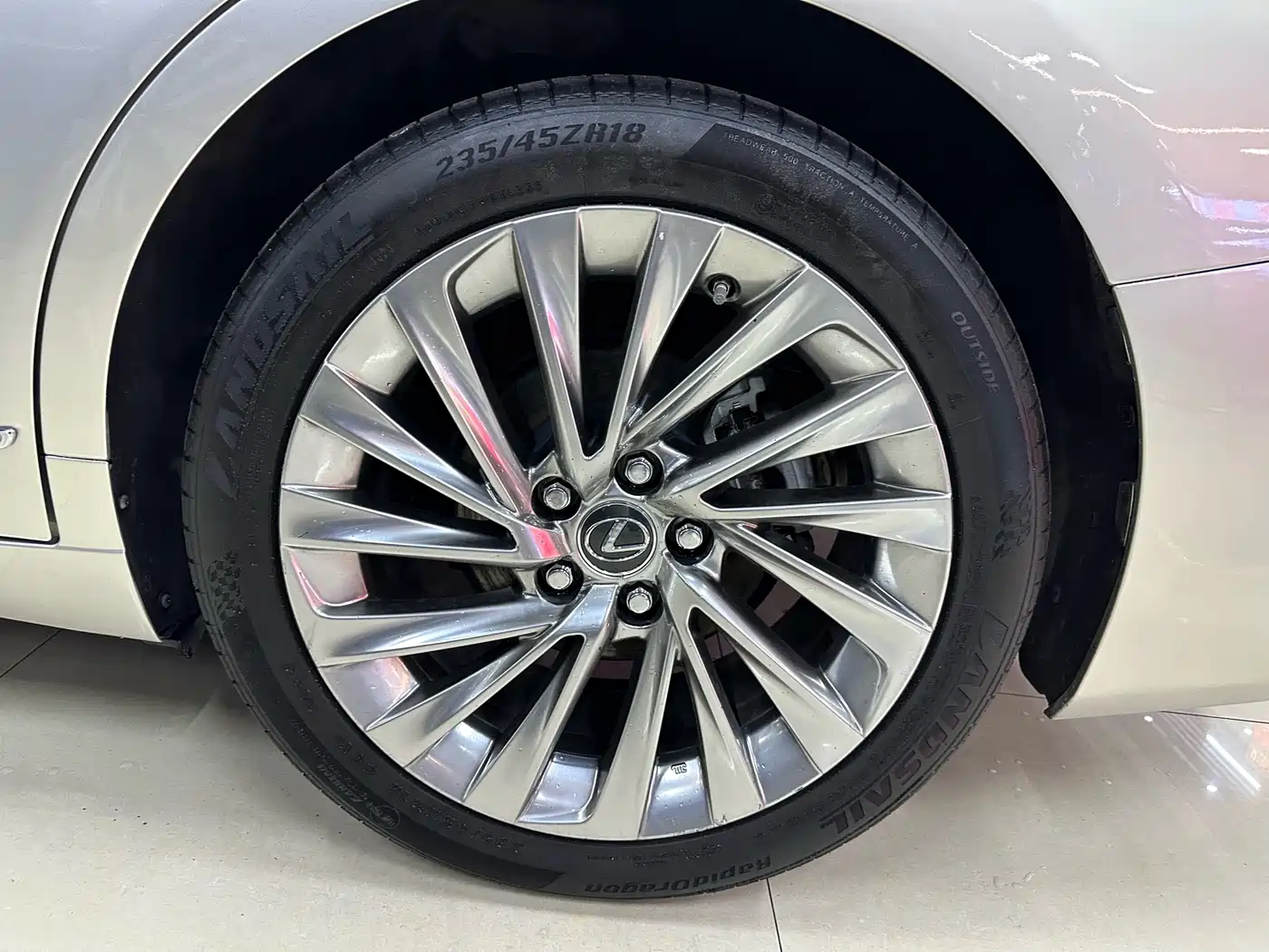 Lexus ES 2020 Model 300h Executive Edition фото 21