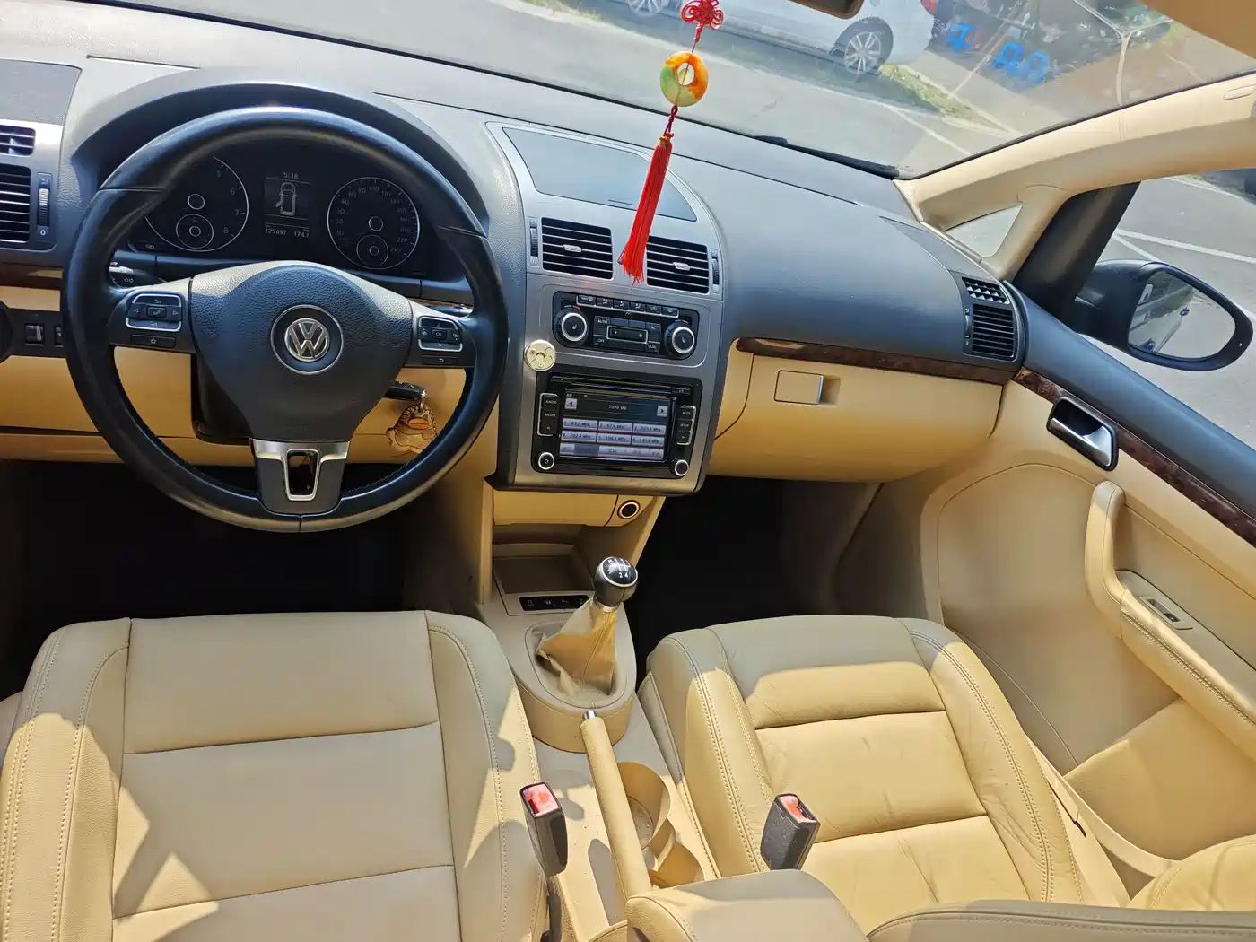 Volkswagen Touran 2013 1.4T Manual Trend 5-seater фото 8
