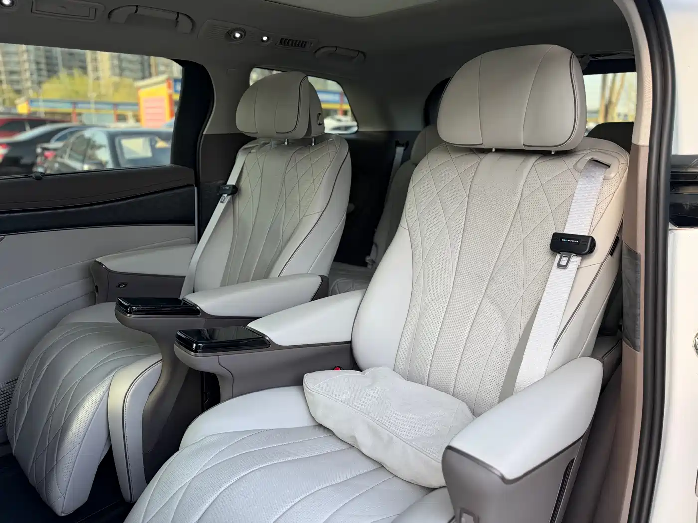 Denza D9 2022 DM-i 945 Luxury фото 11