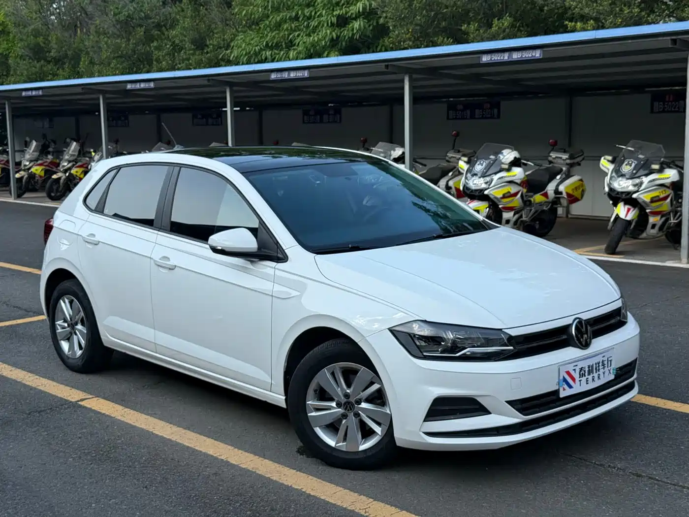 Volkswagen Polo 2021 Plus 1.5L Automatic Panorama Enjoyment Edition фото 3