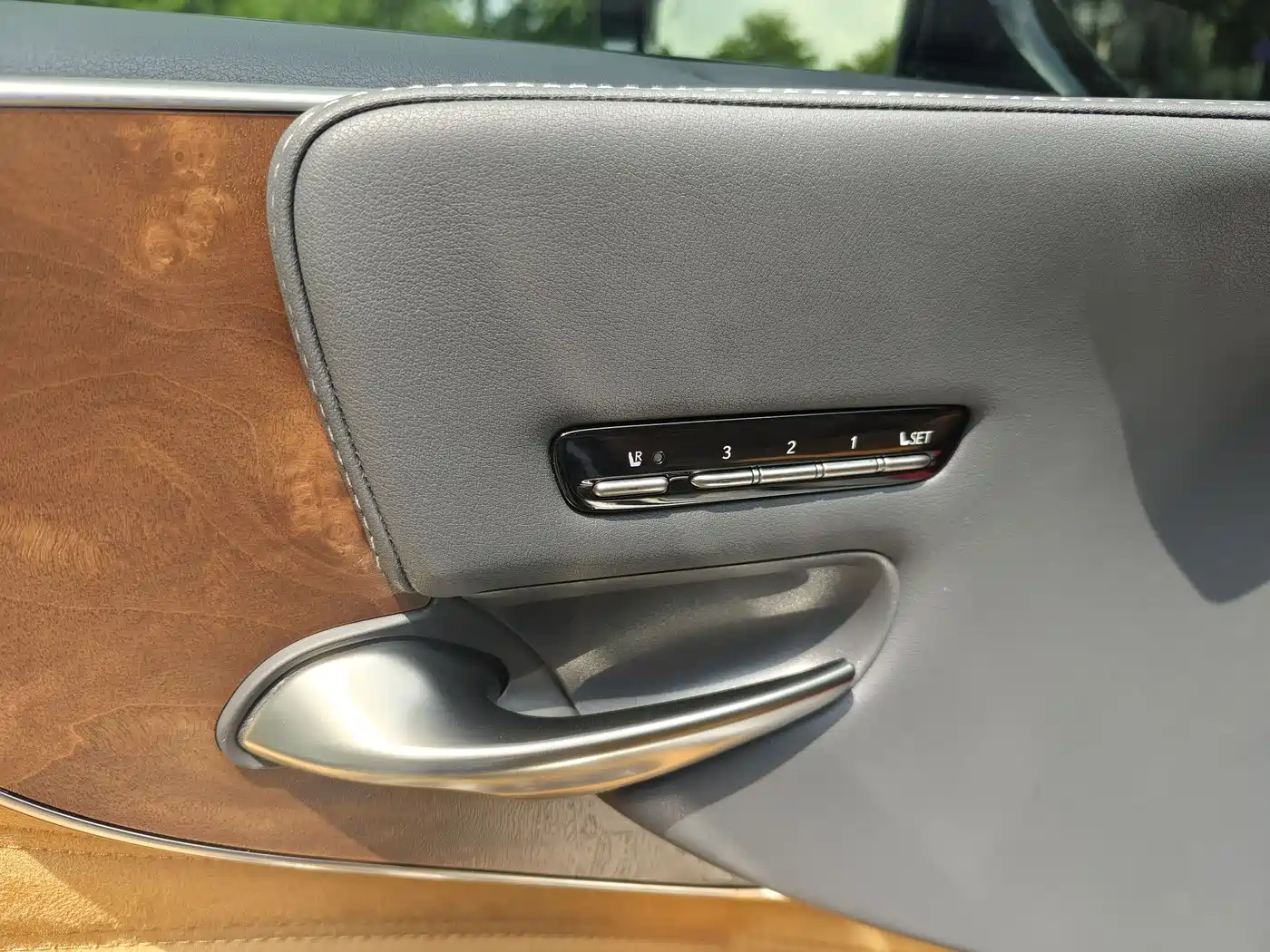 Lexus LS 2021 500h Excellence Edition фото 19