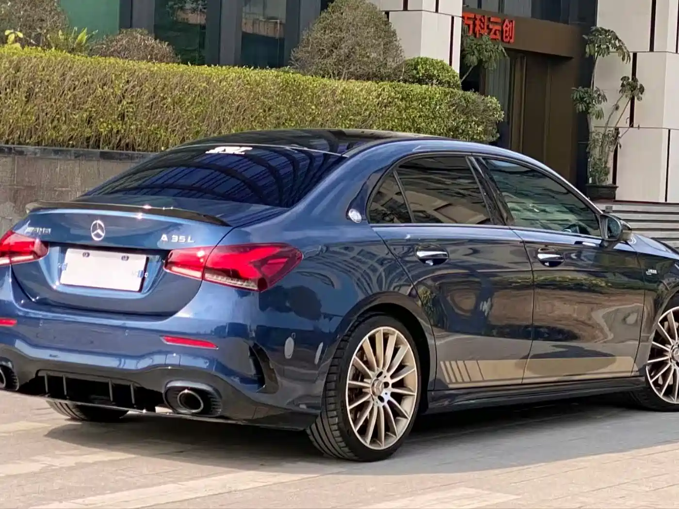 Mercedes-Benz A-Class AMG 2019 AMG A 35 L 4MATIC Pioneer Special Edition фото 6