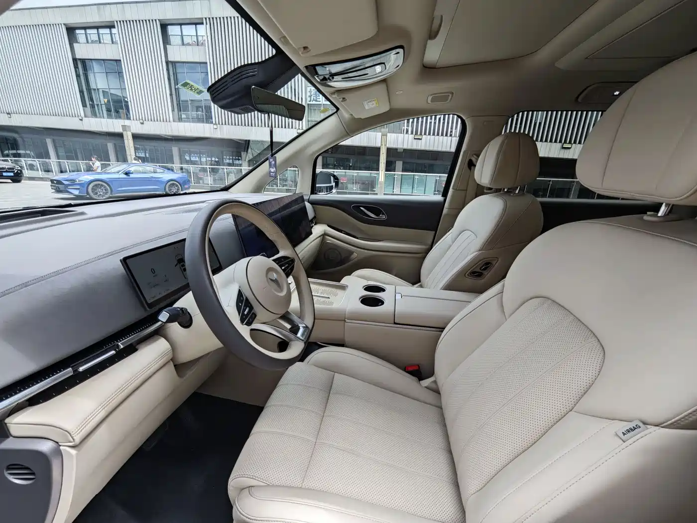Voyah Auto Voyah Dreamer 2025 PHEV 4WD Kunpeng Premium Edition фото 4
