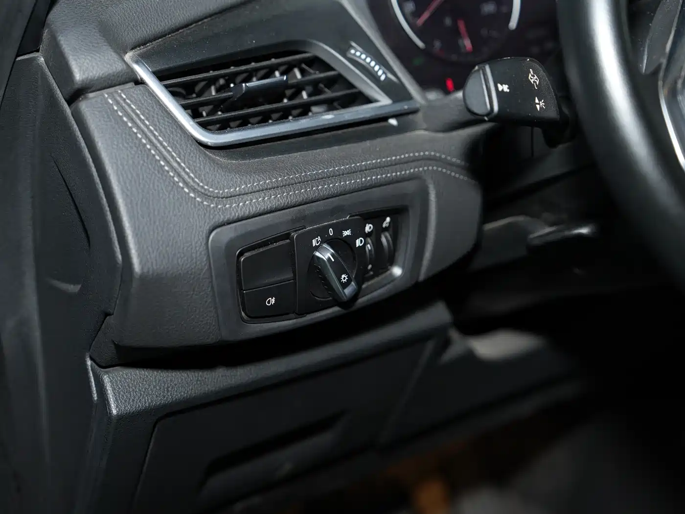 BMW 2 Series Touring 2018 Model 220i Luxury Package фото 13