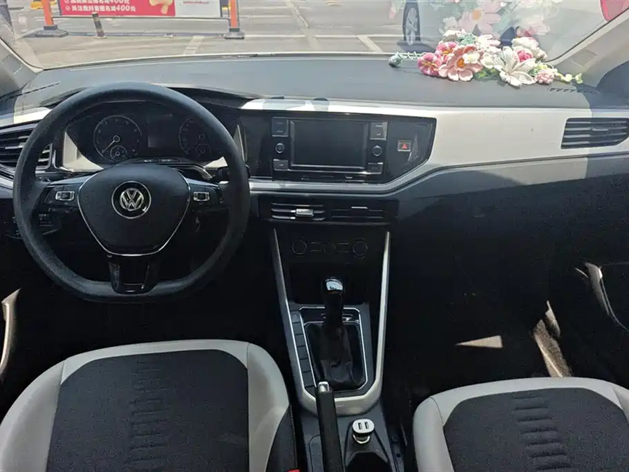 Volkswagen Polo 2019 Plus 1.5L Automatic Colorful Tech Edition фото 12