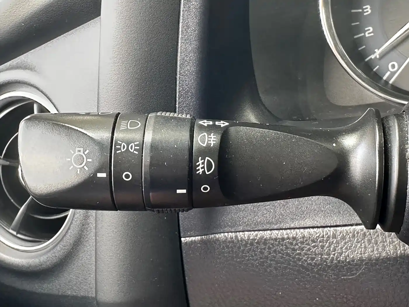 Toyota Levin 2017 Facelift 185T CVT Elite (China V) фото 27