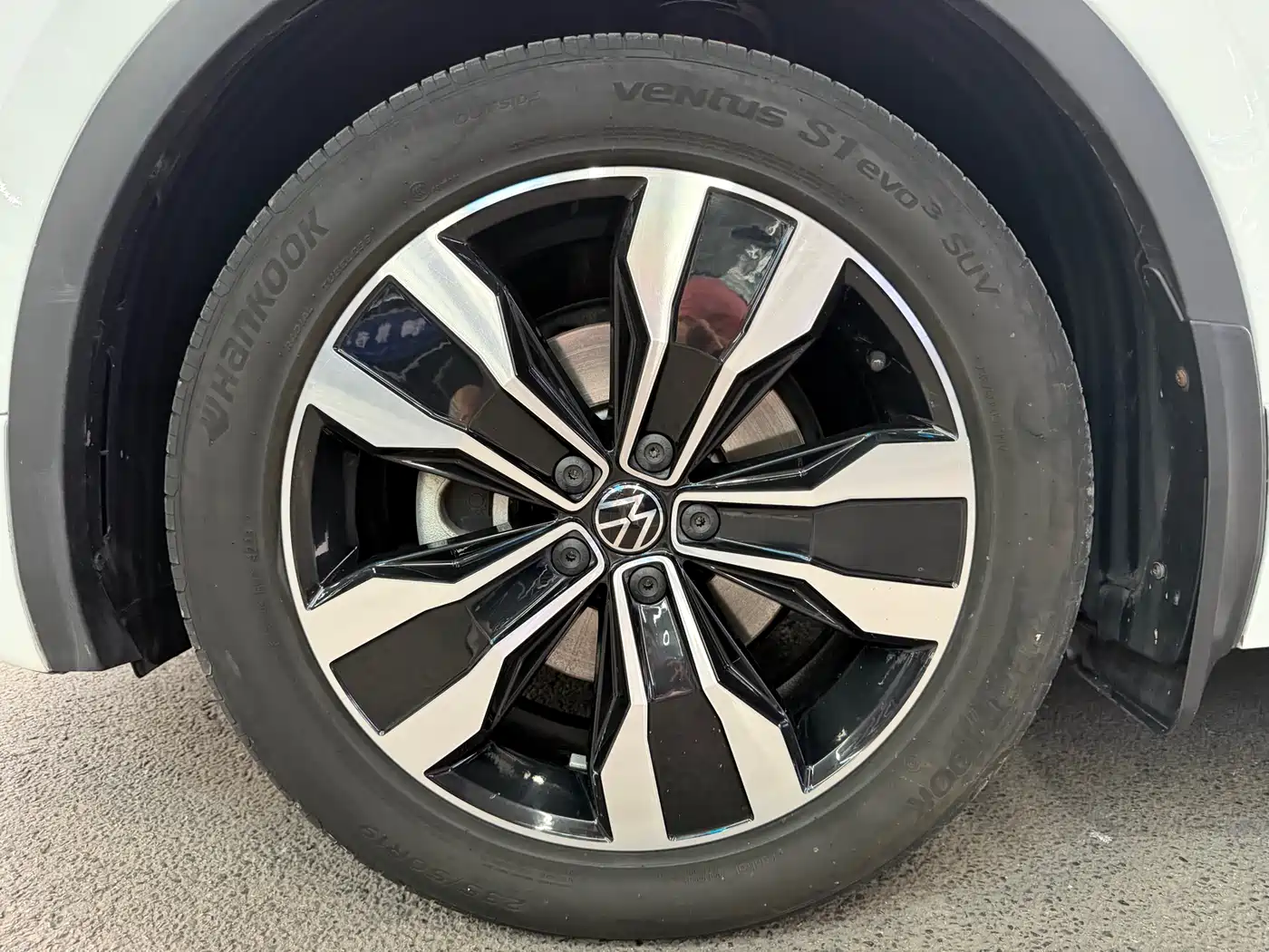 Volkswagen Tiguan L 2024 330TSI Automatic 2WD R-Line Premium Enjoyment Edition фото 5