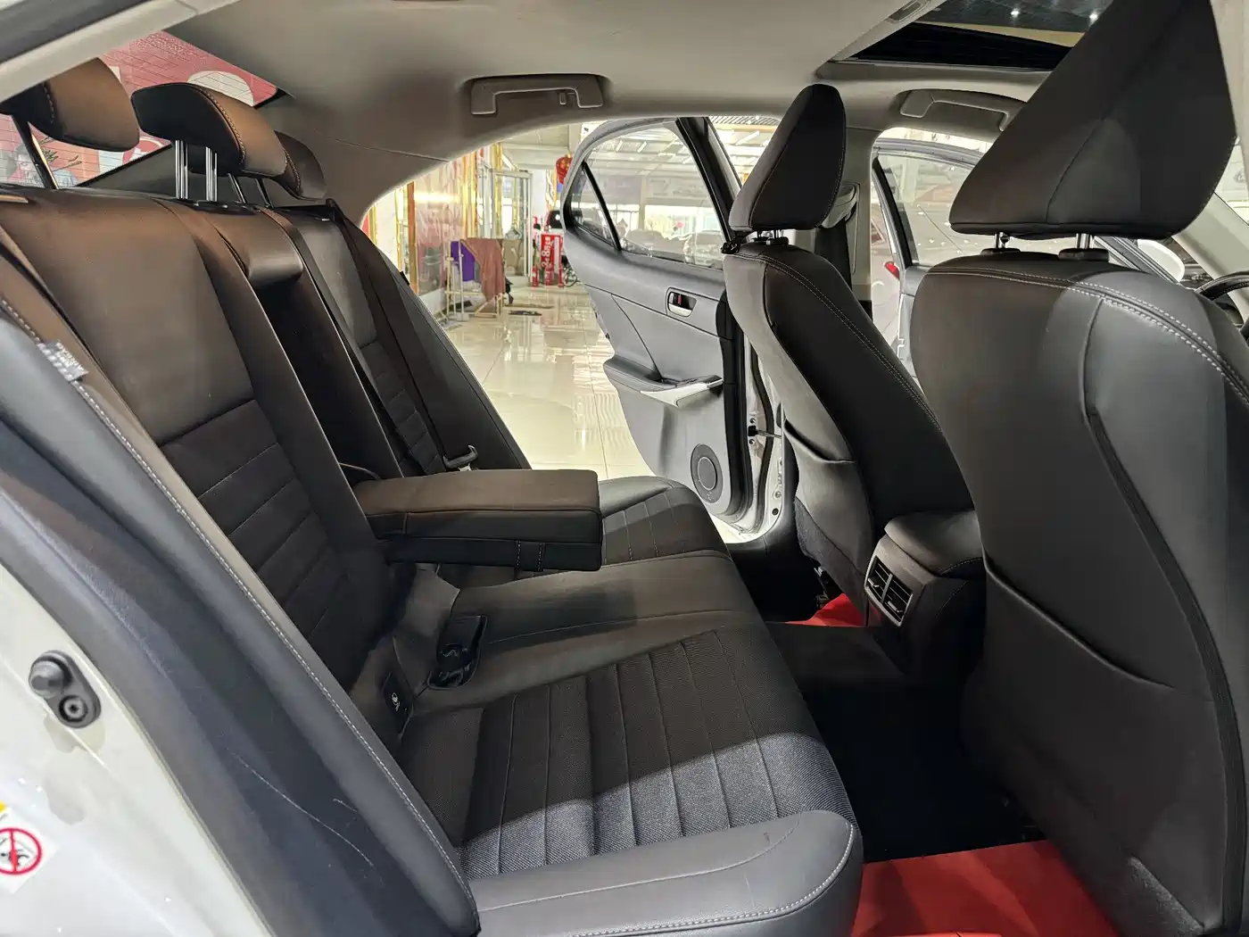 Lexus IS 2017 300 Leading Edition фото 7