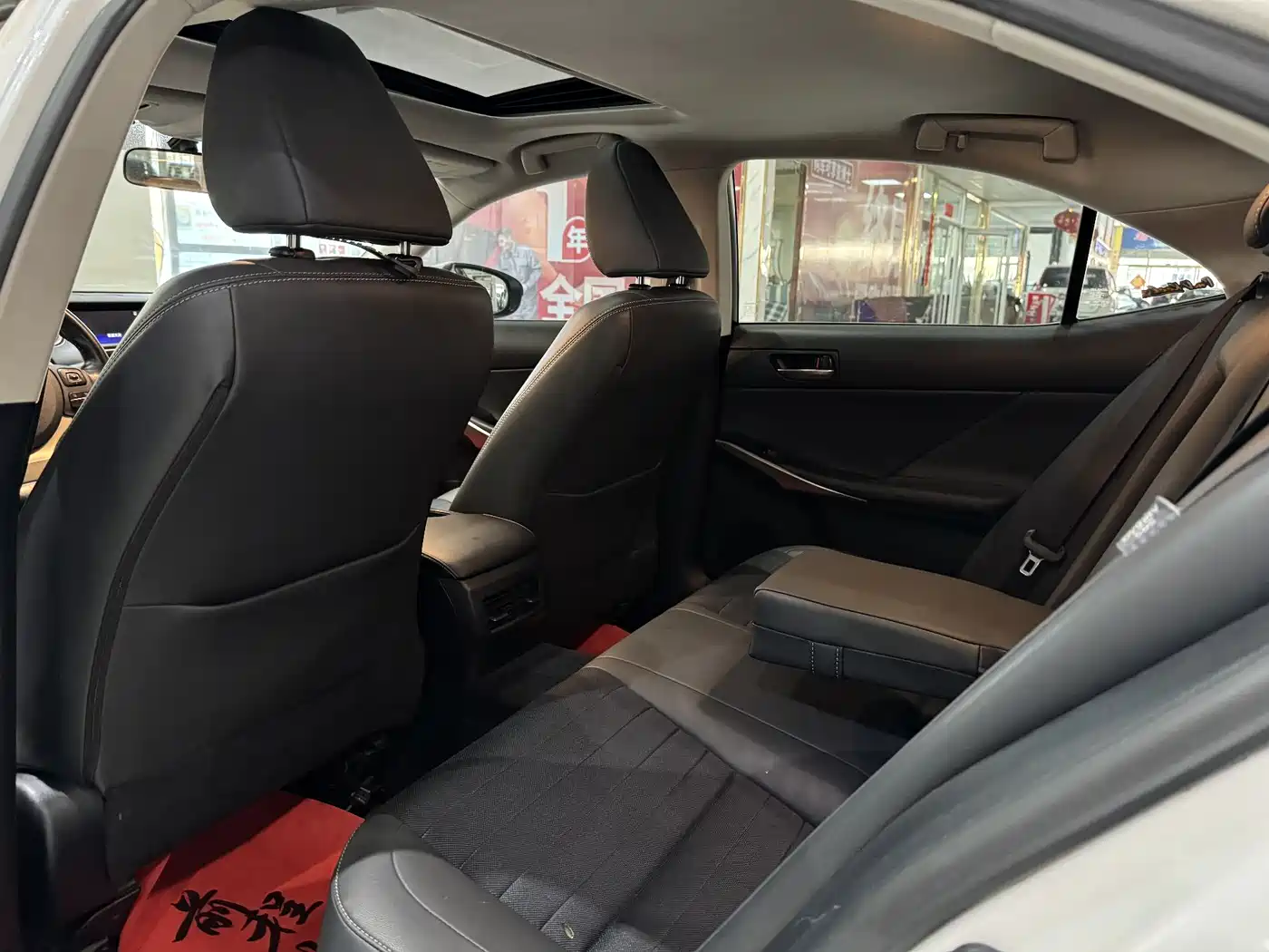 Lexus IS 2017 300 Leading Edition фото 12