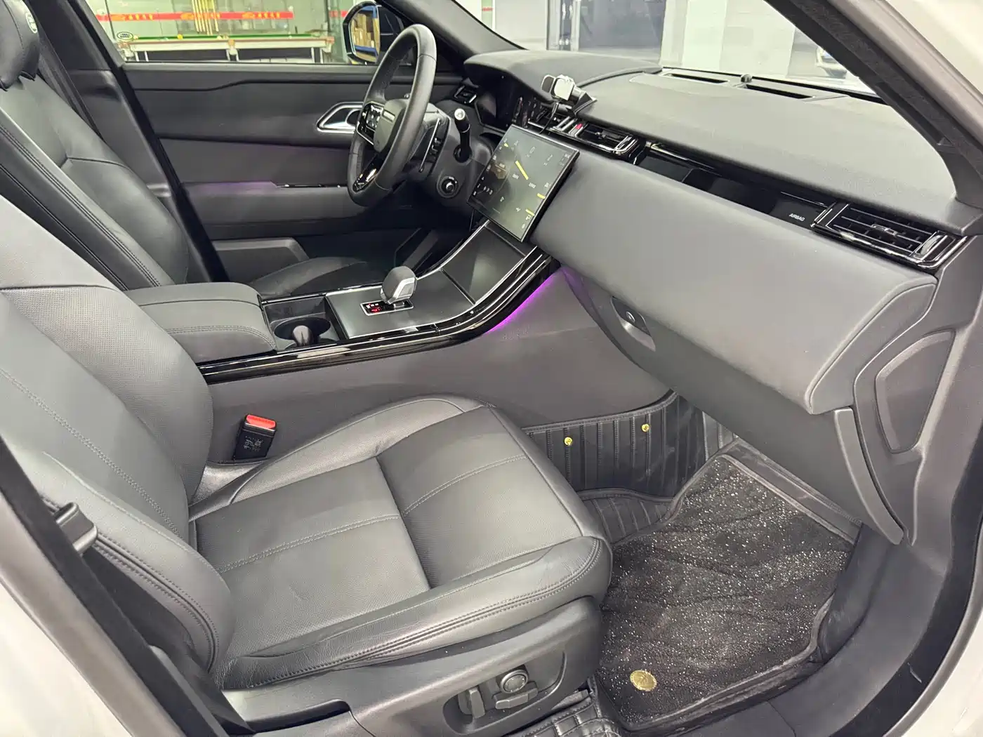Land Rover Range Rover Velar 2025 Dynamic SE фото 15