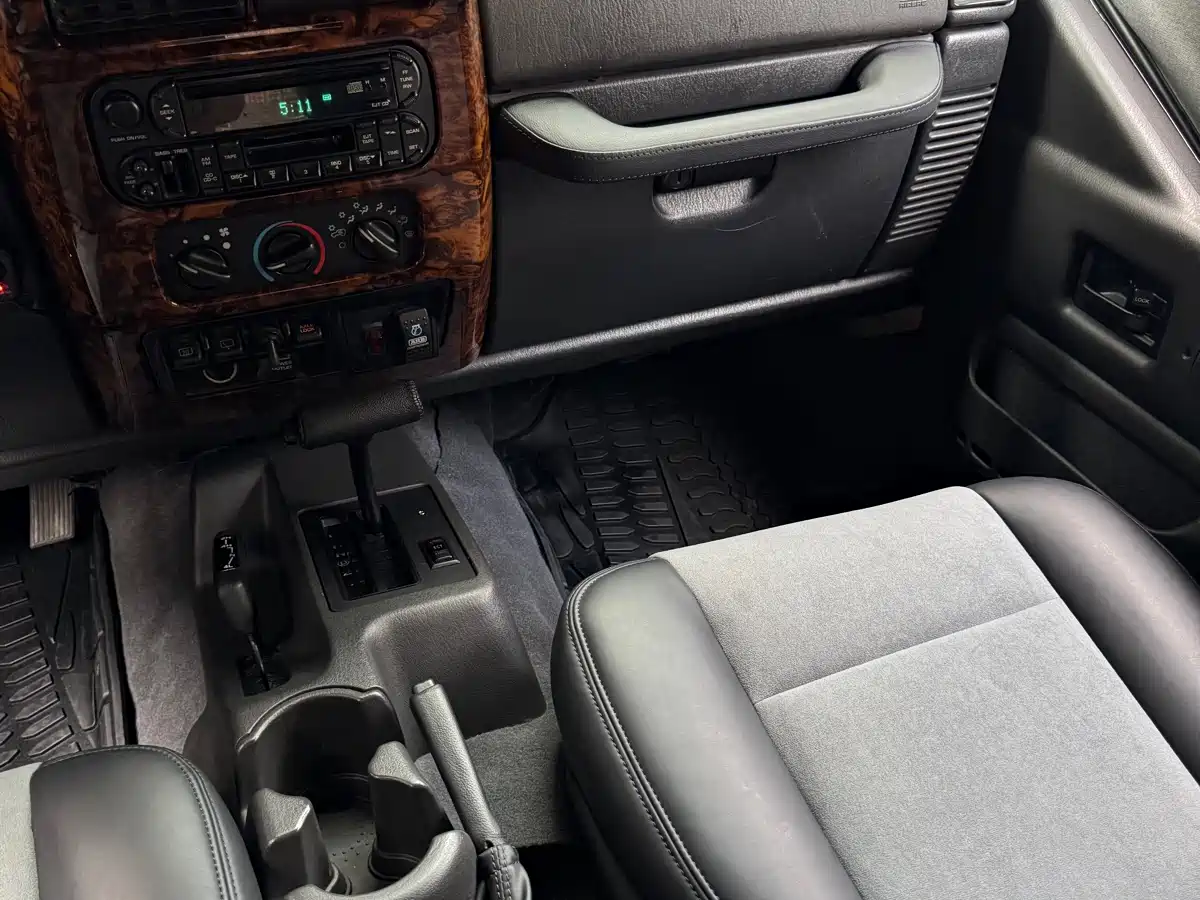 Photo 24 - Jeep Wrangler
