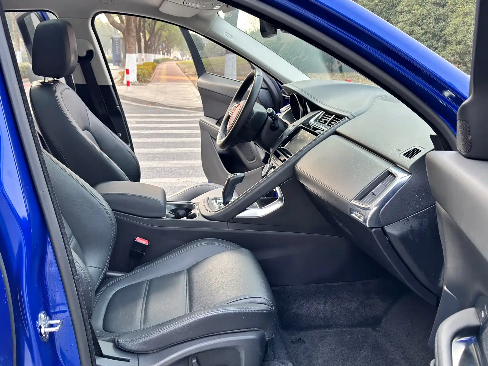 Фото 10 - Jaguar E-PACE