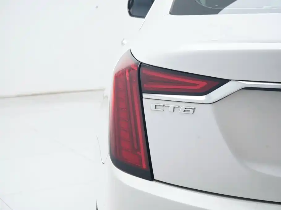 Фото 13 - Cadillac CT6