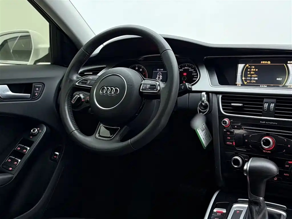 Audi A4L 2015 45 TFSI quattro Individual Sport фото 12