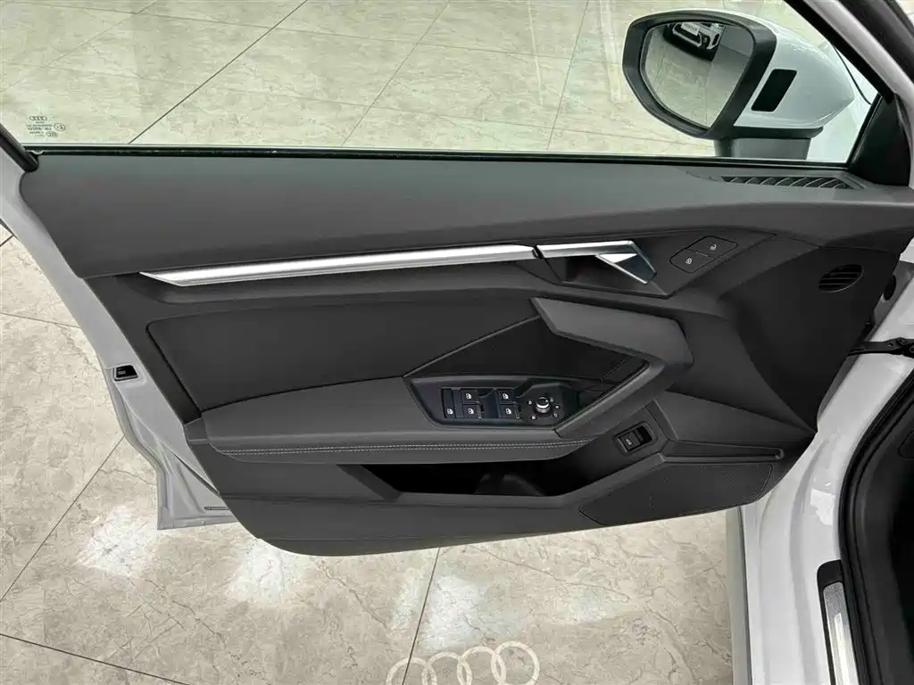 Audi A3 2023 Facelift Sportback 35 TFSI Luxury Sport фото 10