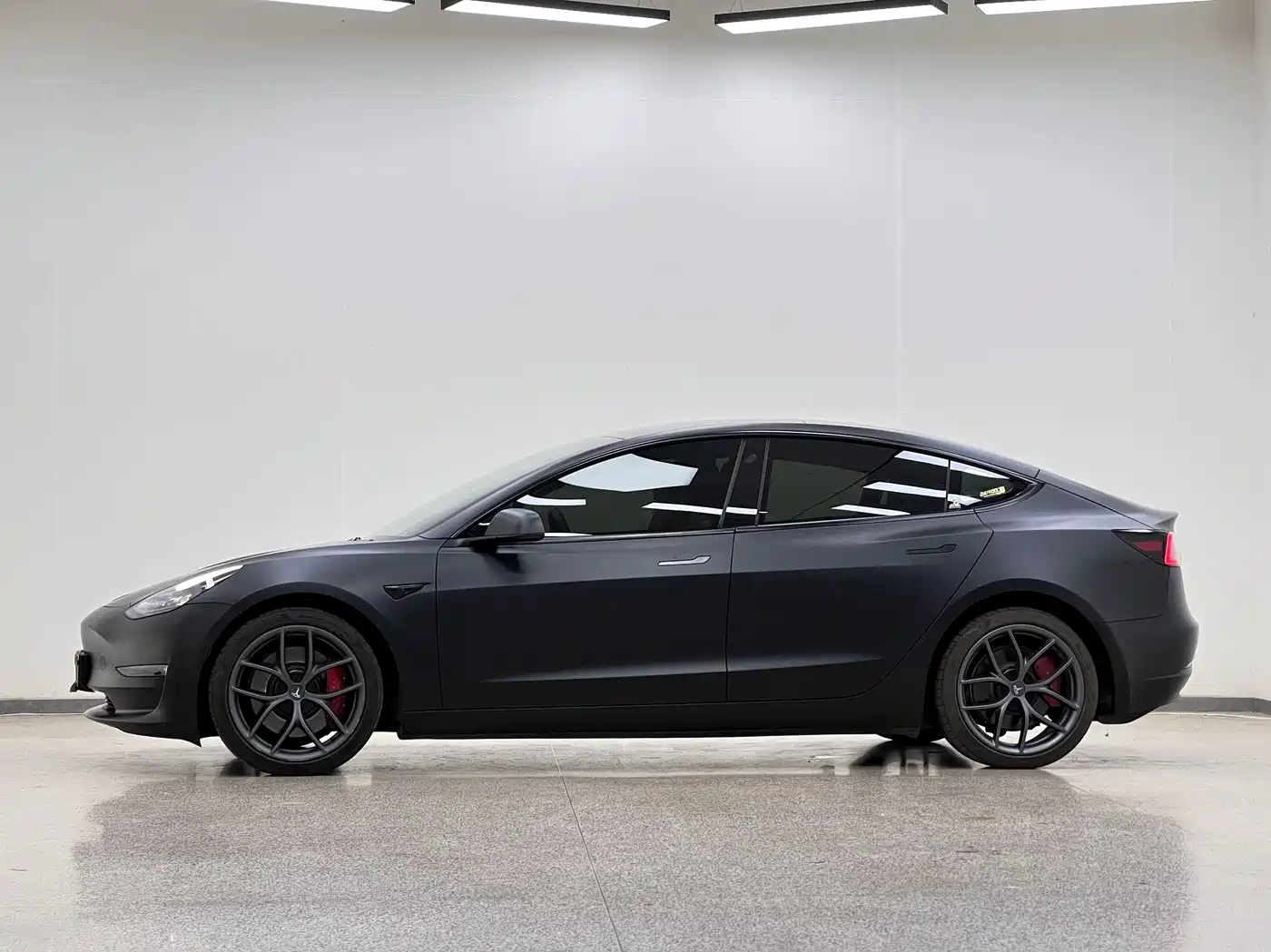Фото 4 - Tesla Model 3