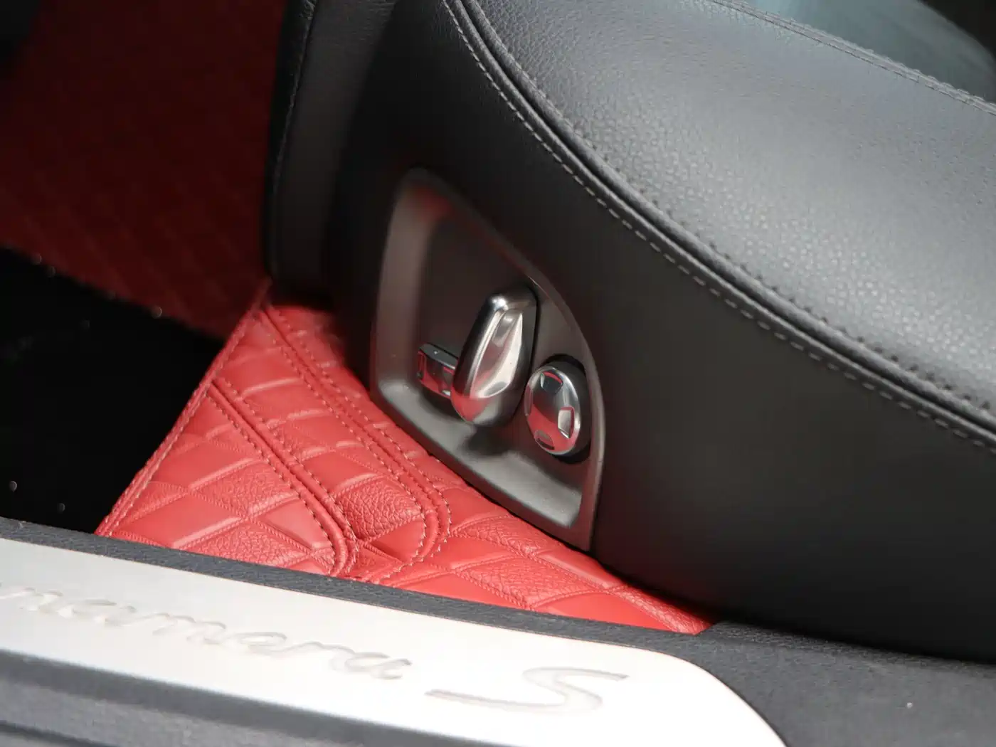 Porsche Panamera 2010 Model Panamera S 4.8L фото 23