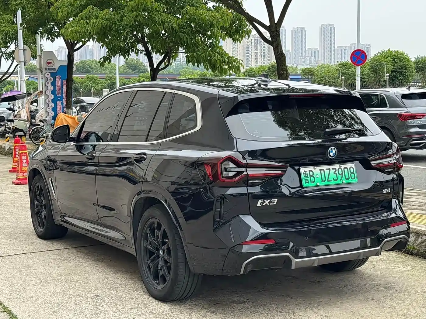 BMW iX3 2023 Leading Type фото 14