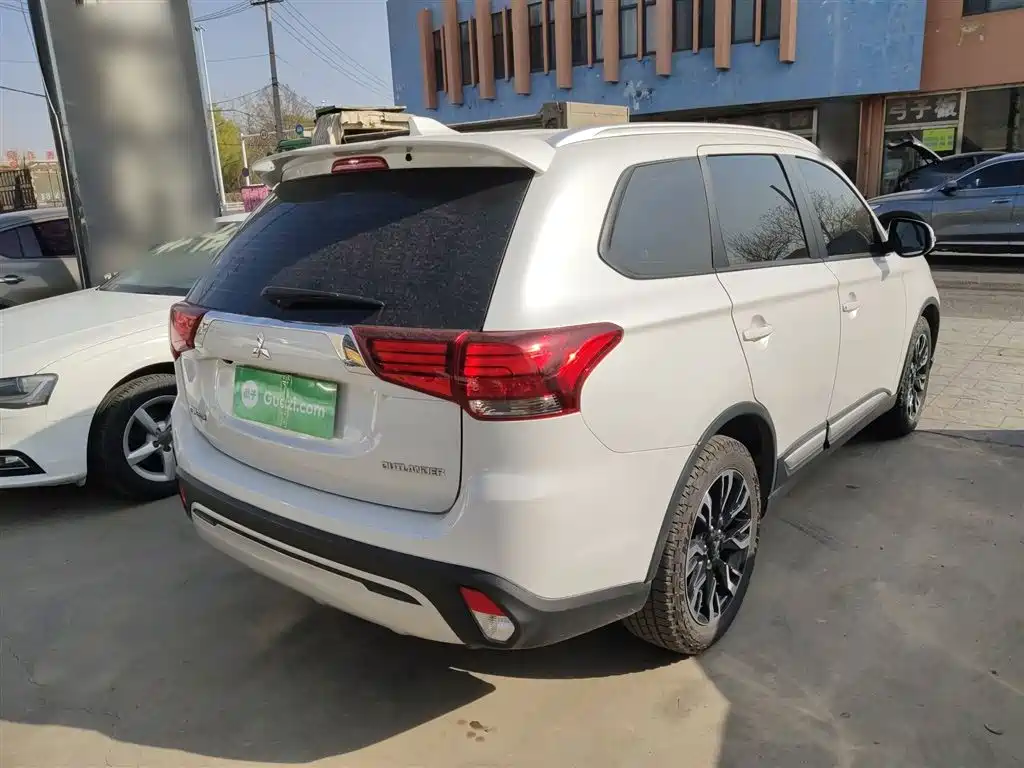 MITSUBISHI OUTLANDER