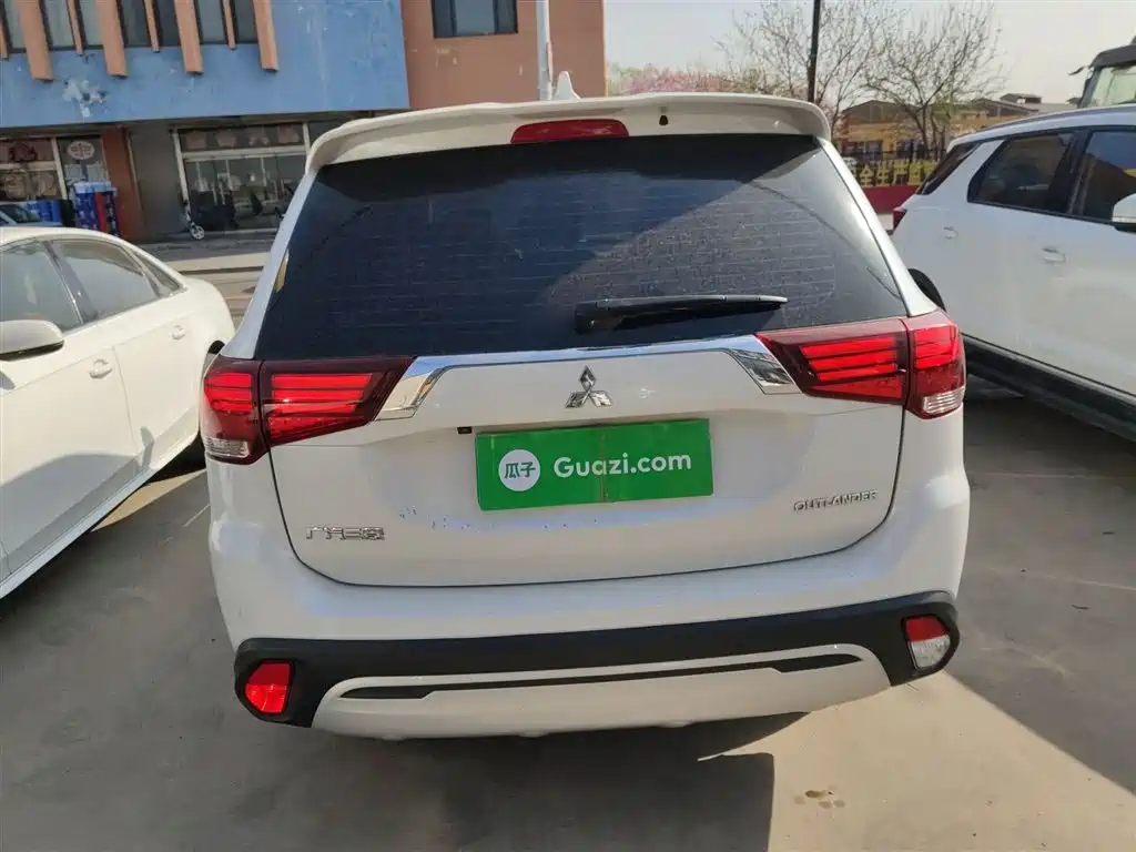 MITSUBISHI OUTLANDER