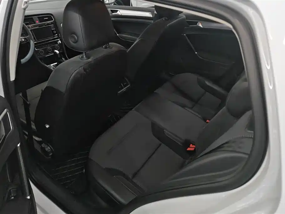 Volkswagen Golf 2018 230TSI Automatic Comfort фото 11