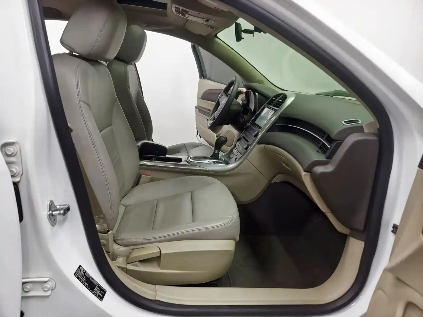 Chevrolet Malibu 2014 2.0L Automatic Luxury фото 14