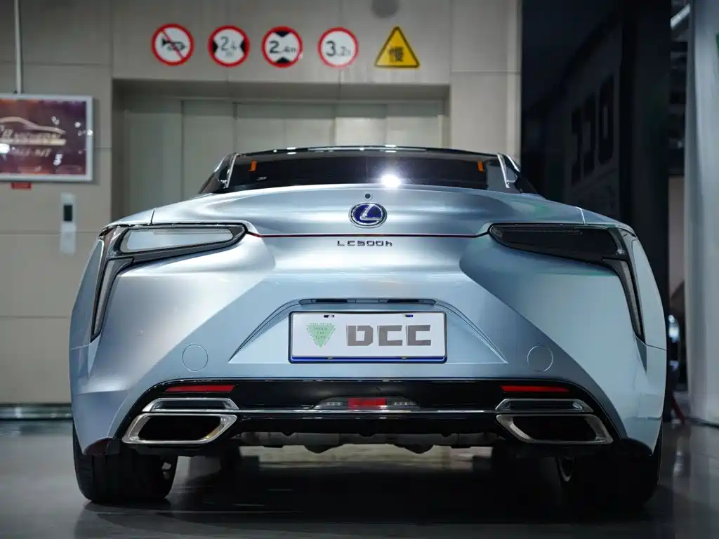 Фото 20 - Lexus LC