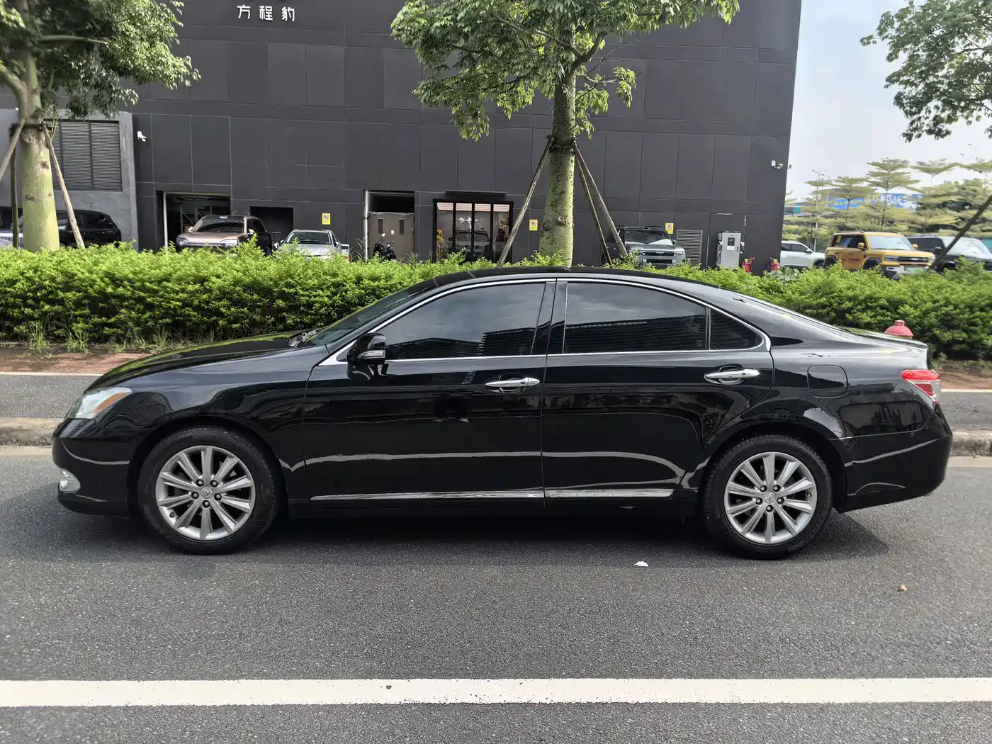 Фото 5 - Lexus ES