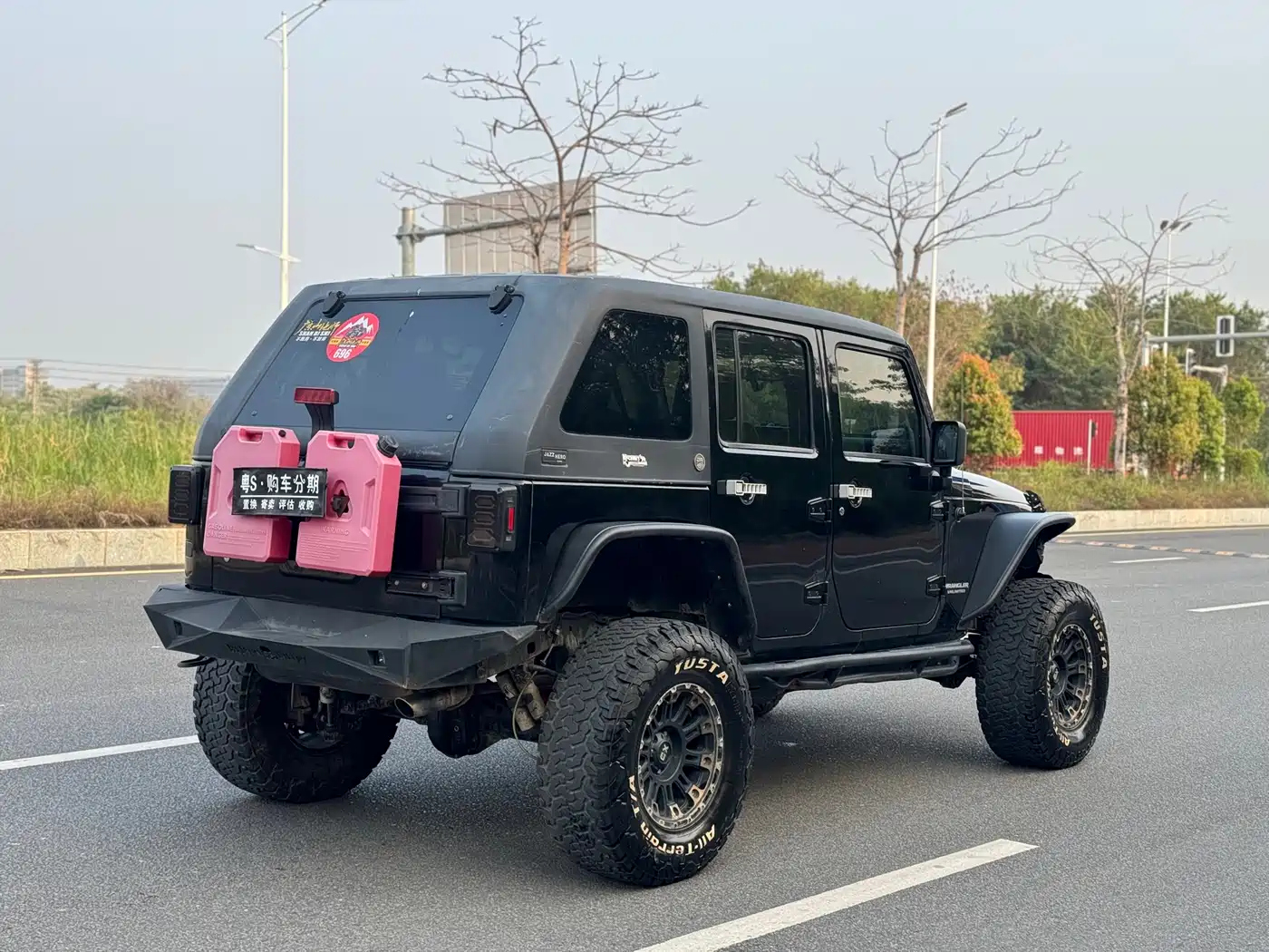 Photo 18 - Jeep Wrangler