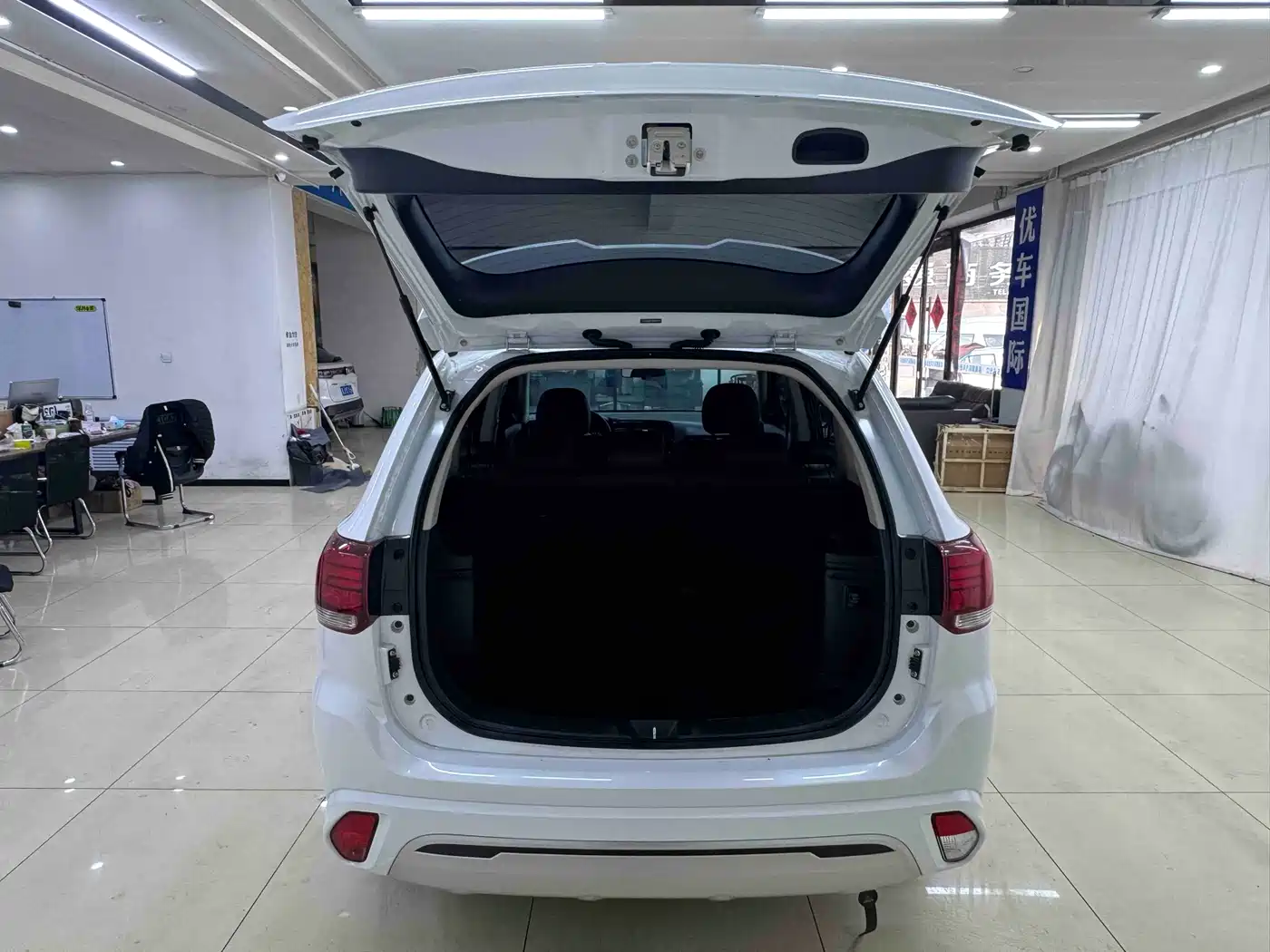 MITSUBISHI OUTLANDER
