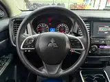 Photo 15 - Mitsubishi Outlander