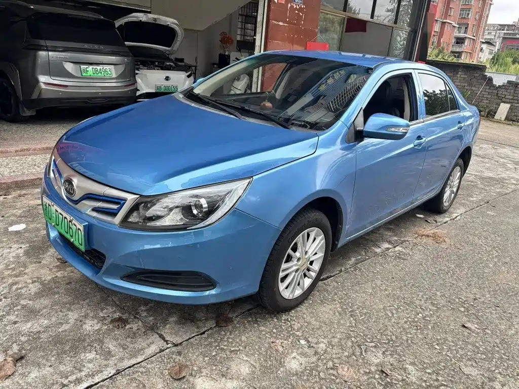 Photo 1 - BYD e5
