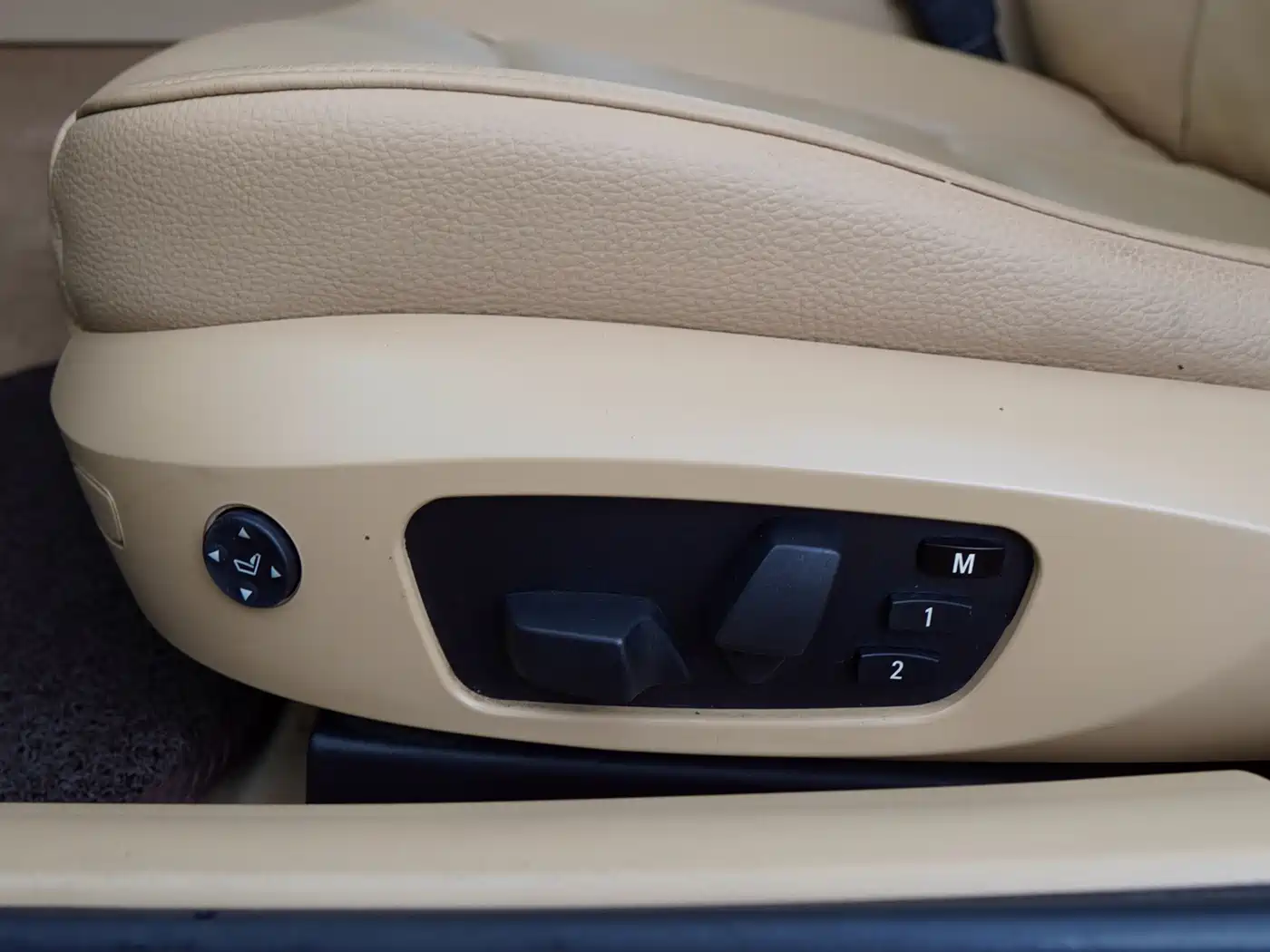 BMW 3 Series (Import) 2010 325i Luxury фото 23