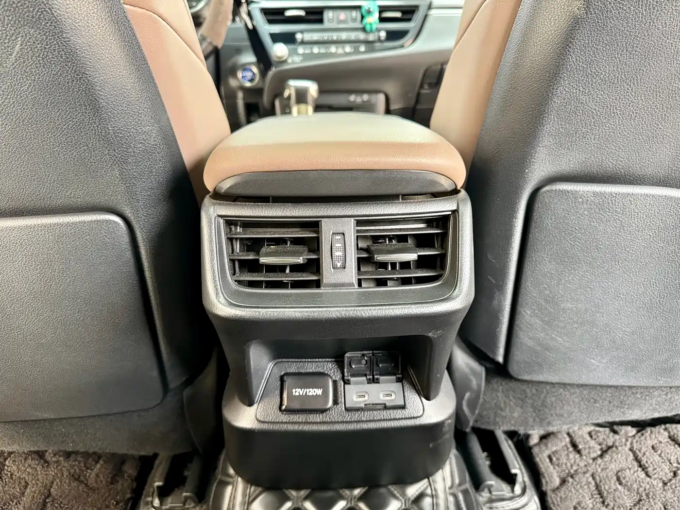 Lexus ES 2022 300h Ultimate Edition фото 20
