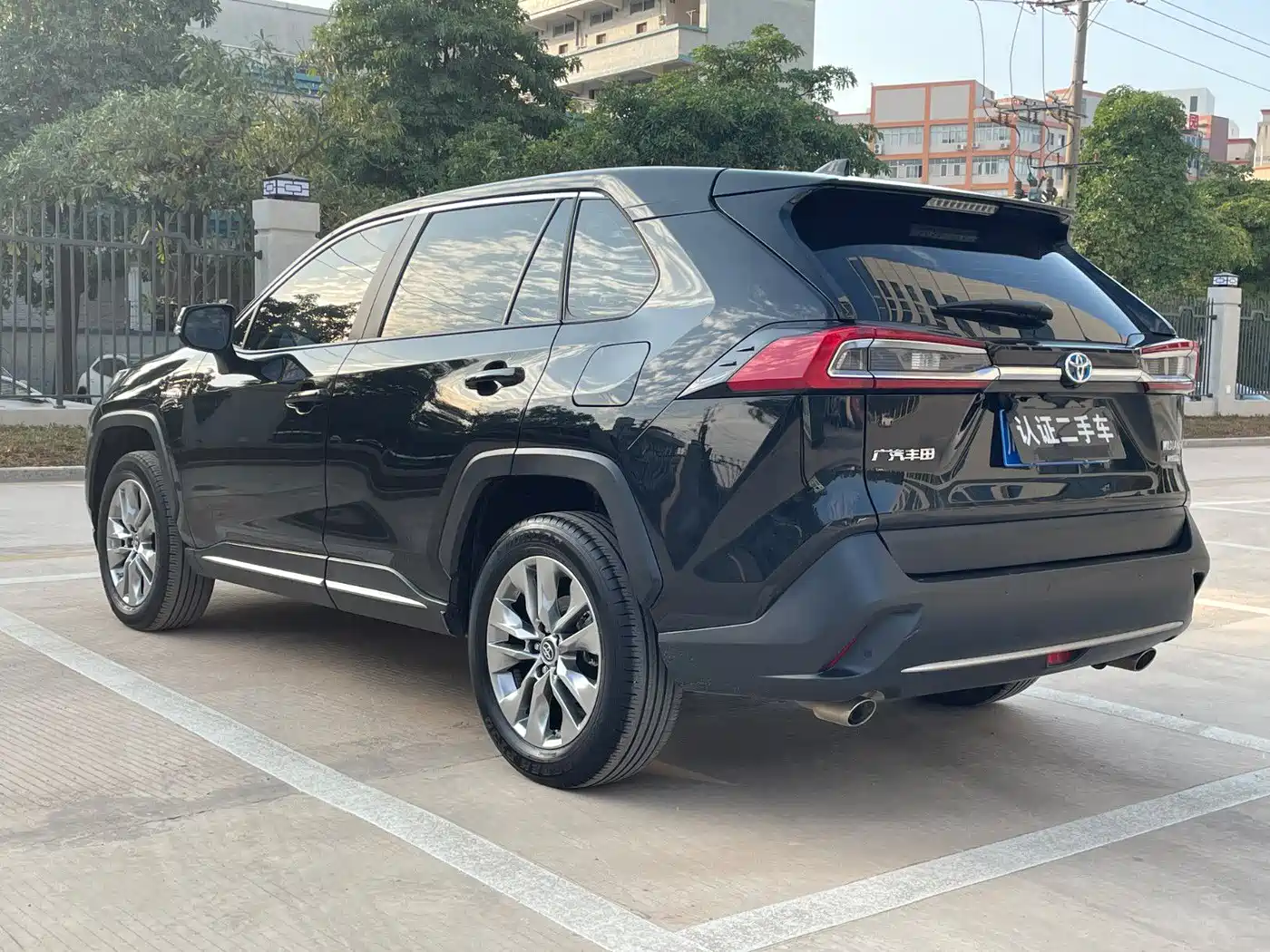Toyota Wildlander 2022 Hybrid 2.5L E-CVT FWD Luxury Edition фото 19